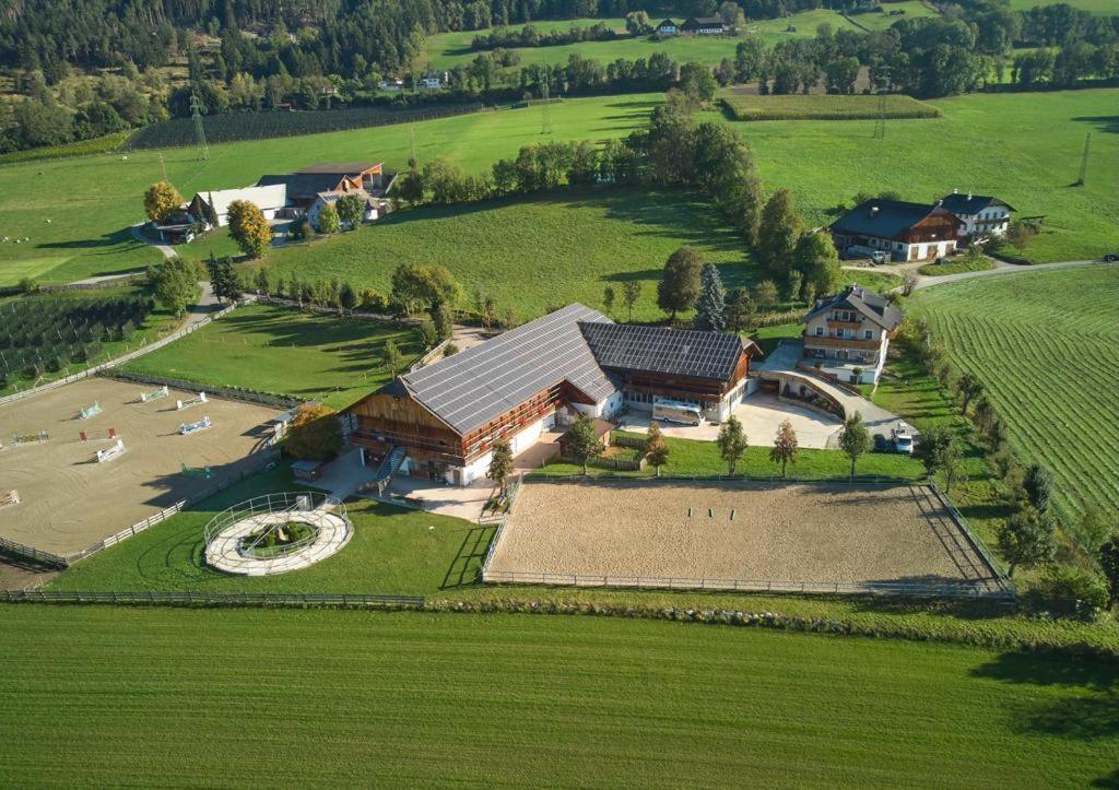 Schoenhuberhof Apartment Panoramablick Brunico Exterior photo